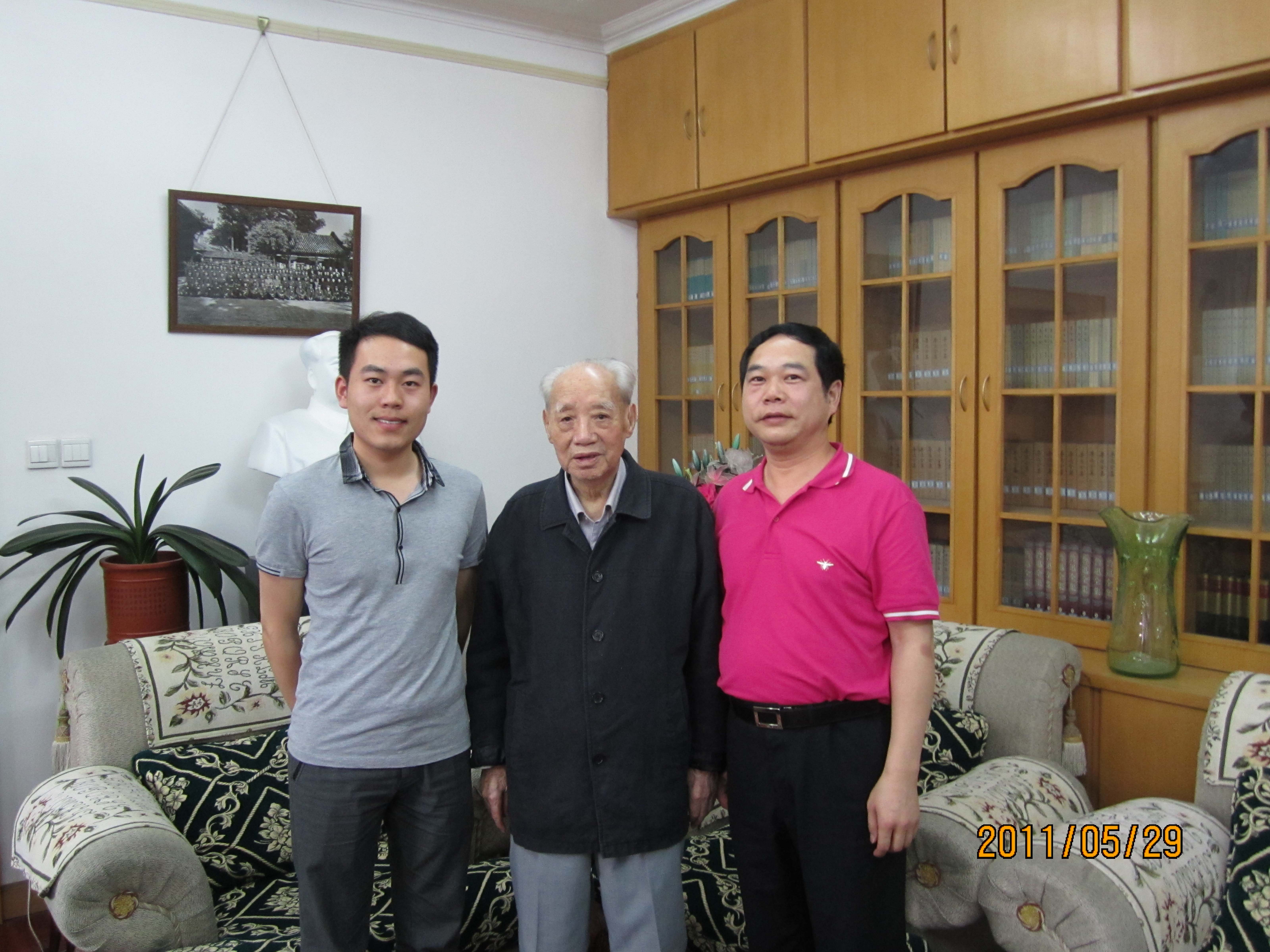 2011年5月全黨紅色之旅，拜望96高齡的中共中央原副主席汪東興.JPG