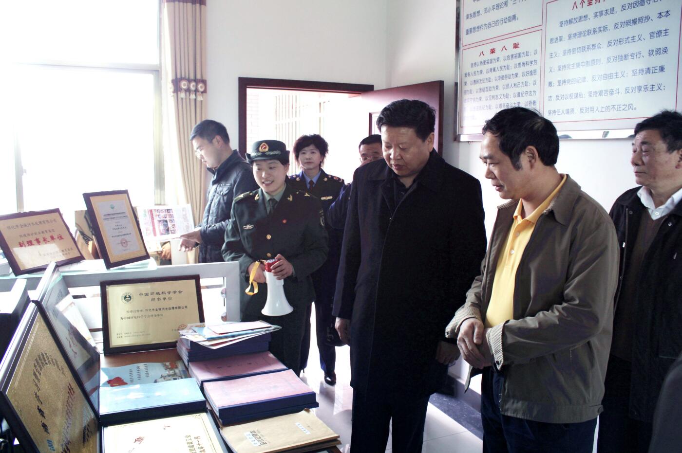 2011年3月，國家工商局總局個(gè)體司司長李玉家受中央組織部委托視察公司黨建工作.JPG