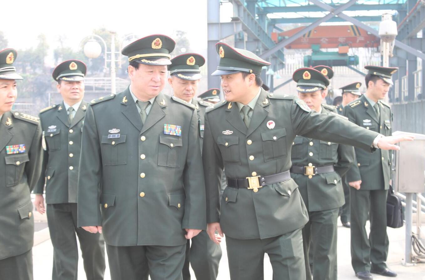 2011年3月，時(shí)任省軍區(qū)政治部原主任劉新將軍蒞臨公司視察.jpg